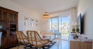 TV - Acogedor Apartamento con Piscina a un Minuto de la Playa (Miami Platja)