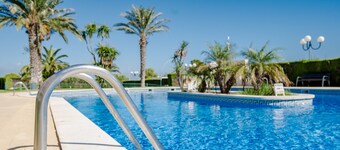 Acogedor Apartamento con Piscina a un Minuto de la Playa