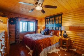 4 bedrooms, iron/ironing board, WiFi, bed sheets - Home on Headin' Home with Wheeler Peak and Moreno Valley Views (Angel Fire)