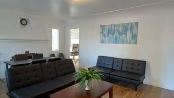 Comfort Apartment, 2 Bedrooms, Non Smoking, Kitchen | Living area