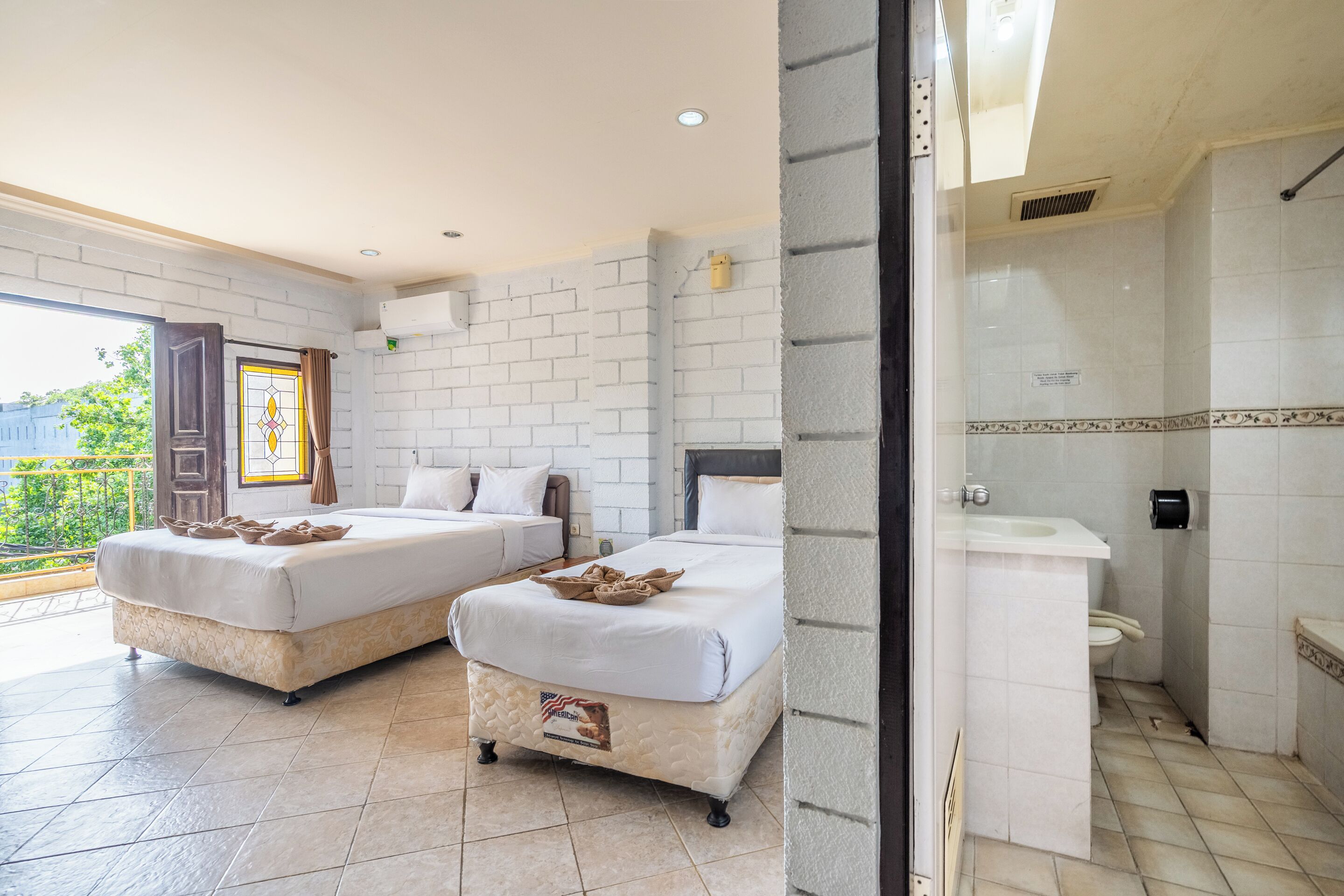 واي فاي مجانًا وملاءات أسرّة