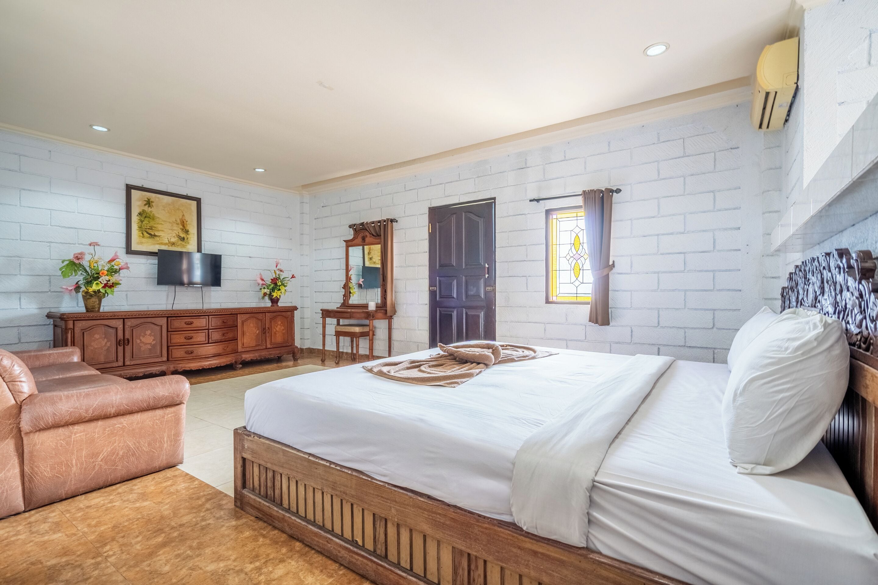 واي فاي مجانًا وملاءات أسرّة