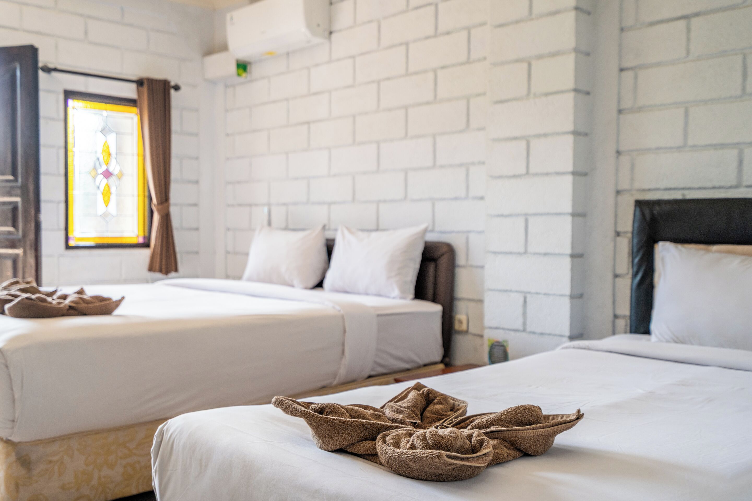 Free WiFi, bed sheets