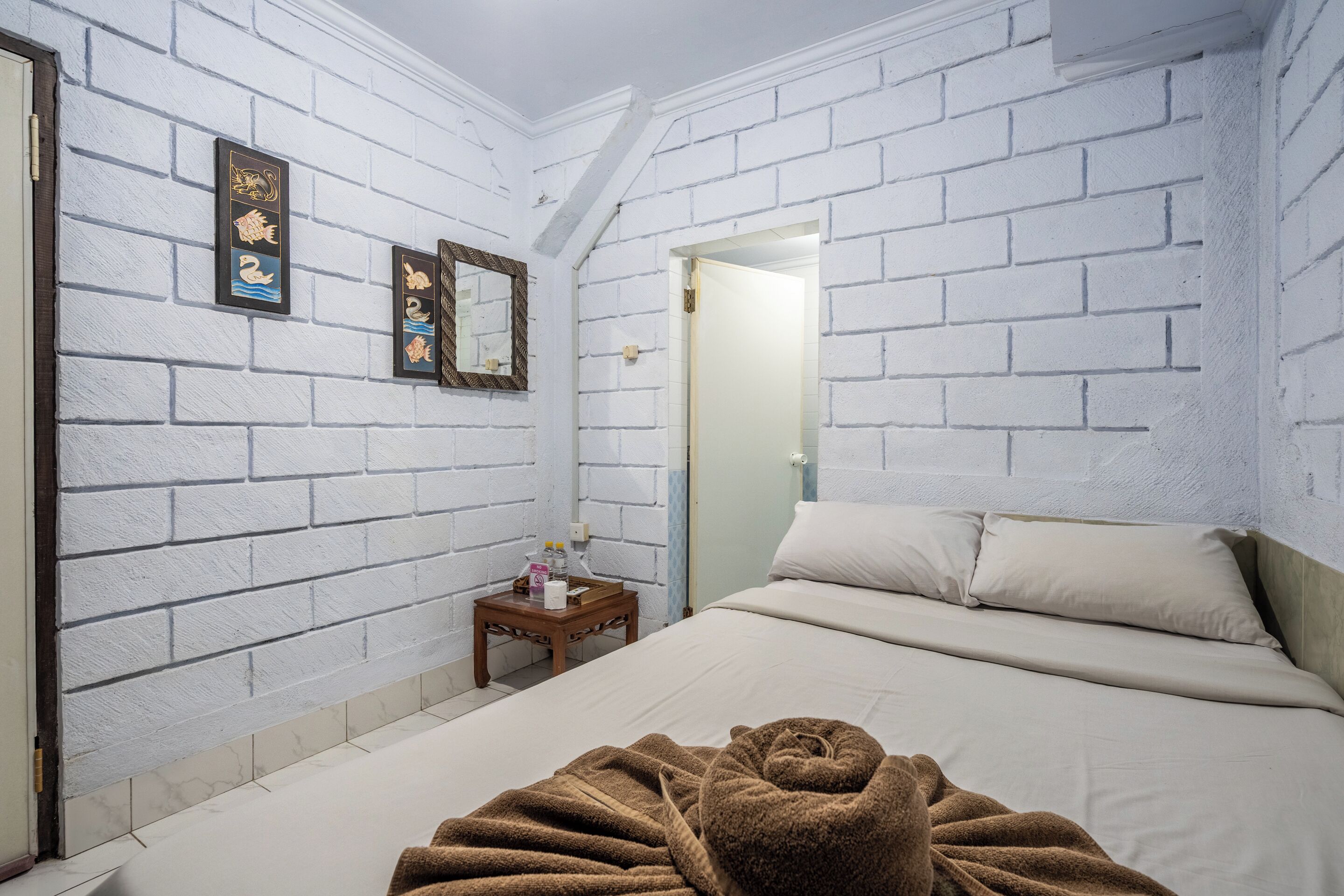 واي فاي مجانًا وملاءات أسرّة