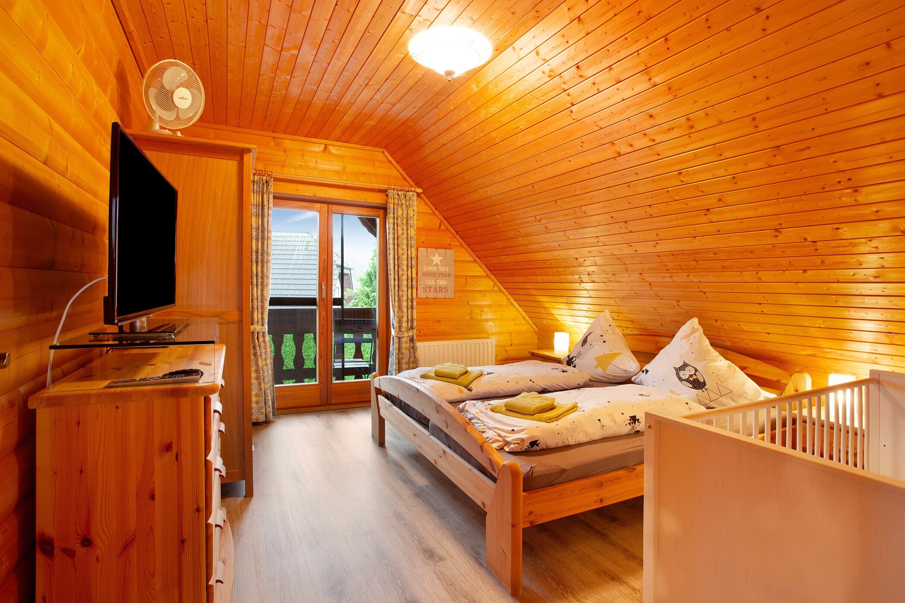 4 bedrooms, iron/ironing board, free WiFi, bed sheets