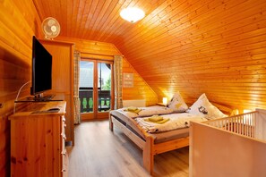 4 bedrooms, iron/ironing board, free WiFi, bed sheets - Holiday Home 'Zum Radekopf' with Hot Tub, Private Terrace and Garden (Medebach)