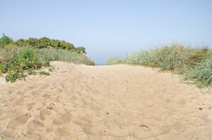 Beach nearby - Apartment 'Ferienwohnung Strandkorb' with Private Terrace and Wi-Fi (Wangerland)