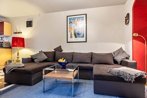 Fernseher, Kamin, Stereoanlage