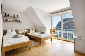 2 bedrooms, iron/ironing board, free WiFi, bed sheets - Holiday Home 'Schilfblick' with Lake View, Private Terrace and Wi-Fi (Wieck a Darß)