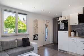 TV - Holiday Home 'Pension Haus Leni' with Wi-Fi (Mühlhausen)