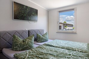 1 bedroom, free WiFi, bed sheets - Holiday Home 'Pension Haus Leni' with Wi-Fi (Mühlhausen)