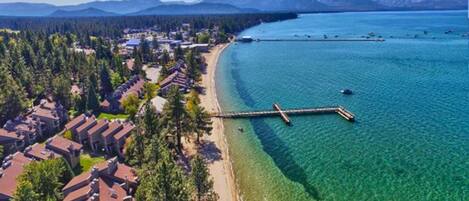 Una spiaggia nelle vicinanze