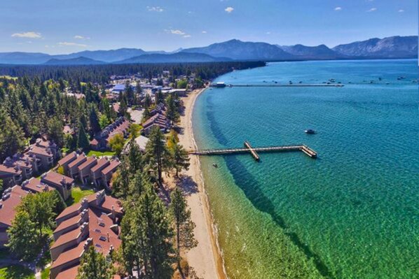 Beach nearby - Serene townhome with easy beach lounging and numerous relaxing amenities (South Lake Tahoe)