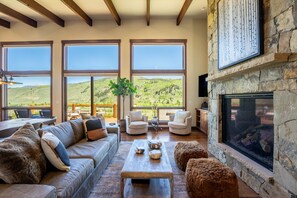 Smart-TV, peis, fotballspill og bøker