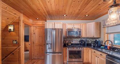 Forrest Lane · Forrest Cabin Cozy Cabin tucked in the Trees