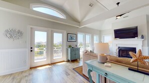Living area - Sundancer - BHI and Shoal's Club available! (Bald Head Island)
