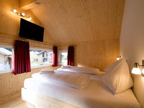 4 bedrooms, iron/ironing board, Internet