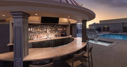 Marriott Chateau-SLEEPS 8 - 10!
FREE VALET PARKING!
NO RESORT FEE!
2 Bedrooms