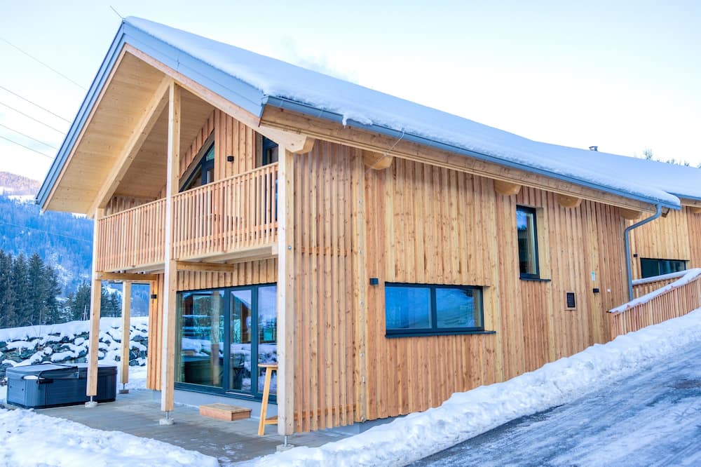 Chalet with sauna and whirlpool near ski resort