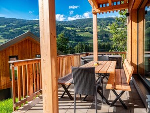 Outdoor dining - Chalet with sauna and whirlpool near ski resort (Sankt Georgen am Kreischberg)