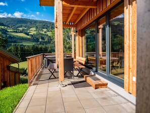 Outdoor dining - Chalet with sauna and whirlpool near ski resort (Sankt Georgen am Kreischberg)