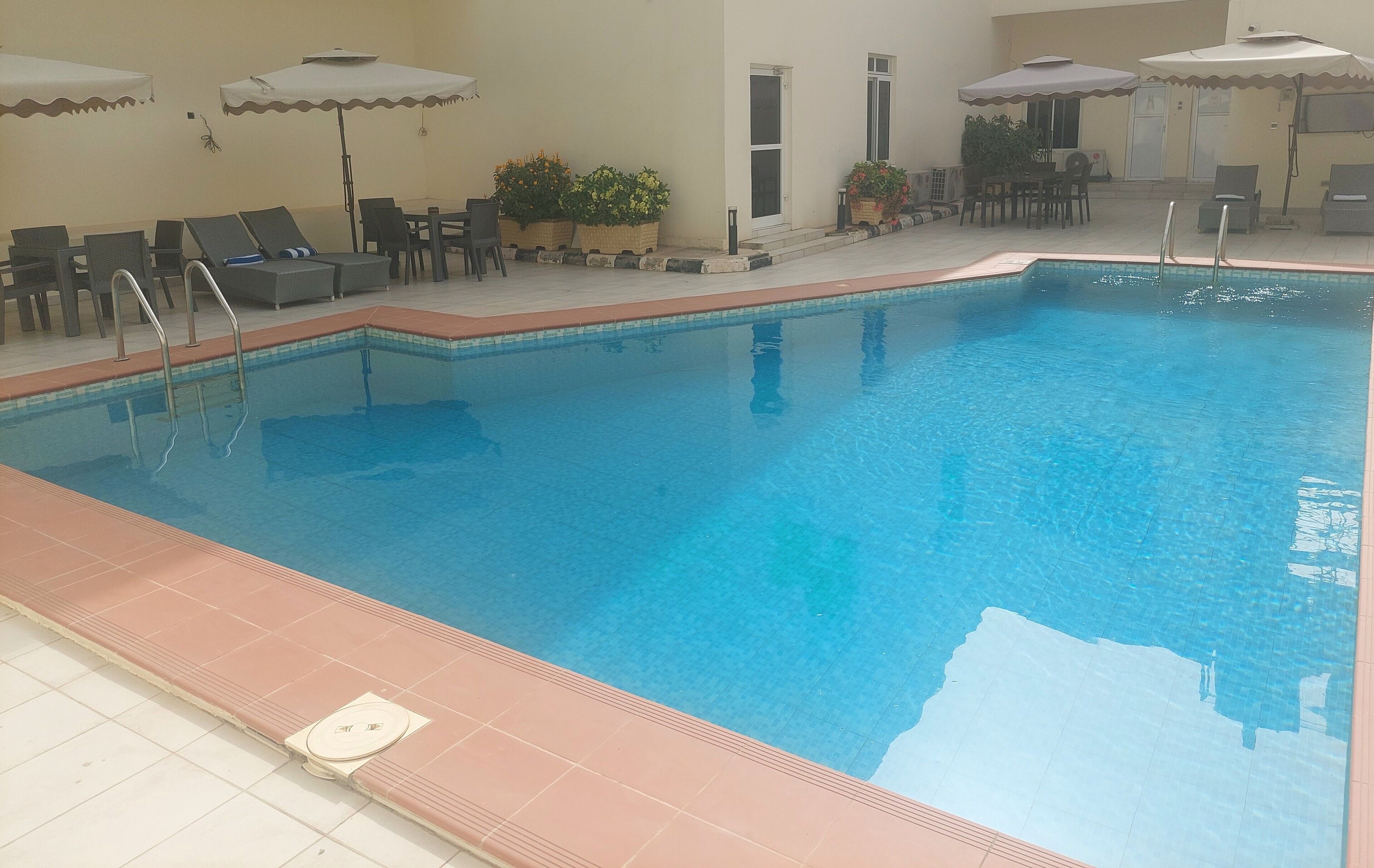 2 outdoor pools