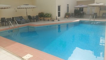 2 outdoor pools