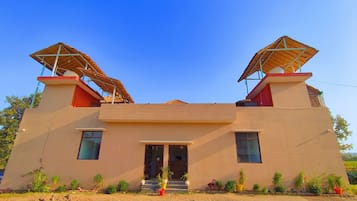 Mặt tiền nơi lưu trú