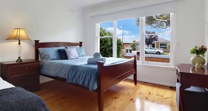 Retro Retreat I Geelong Home Ideal for Families