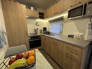 Fridge, microwave, cookware/dishes/utensils - Tiny Haus Alex by Interhome (Wemding)