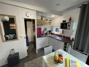 Fridge, microwave, dishwasher, cookware/dishes/utensils - Tiny Haus Ulrike by Interhome (Wemding)