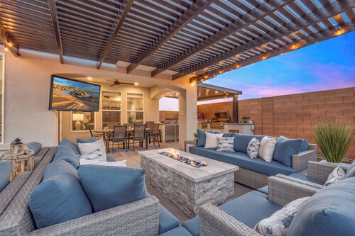 Hillside Retreat Private Swim Spa & Hot Tub, Game Room & SLP 20