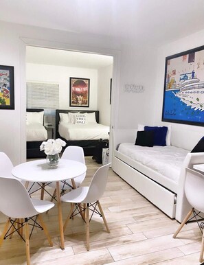 6 bedrooms, desk, iron/ironing board, WiFi