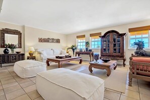 TV, DVD player, stereo, offices - Beachfront 5BR Haven: SoBe Elegance (Miami Beach)