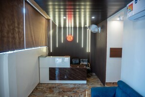 Quầy tiếp tân