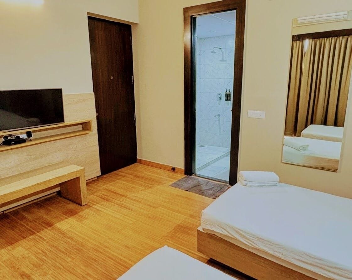 Luxury Twin Room, City View