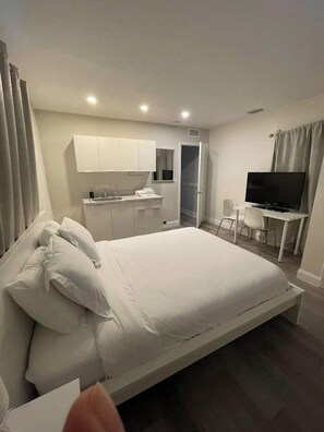 3 chambres, fer et planche à repasser, Wi-Fi, draps fournis