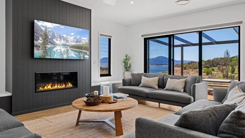 Boorolong, located on the shores of Lake Jindabybne