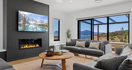 Boorolong, located on the shores of Lake Jindabybne