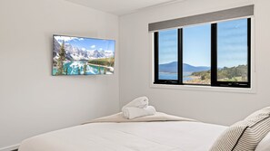 4 bedrooms, iron/ironing board, WiFi, bed sheets - Boorolong, located on the shores of Lake Jindabybne (East Jindabyne)