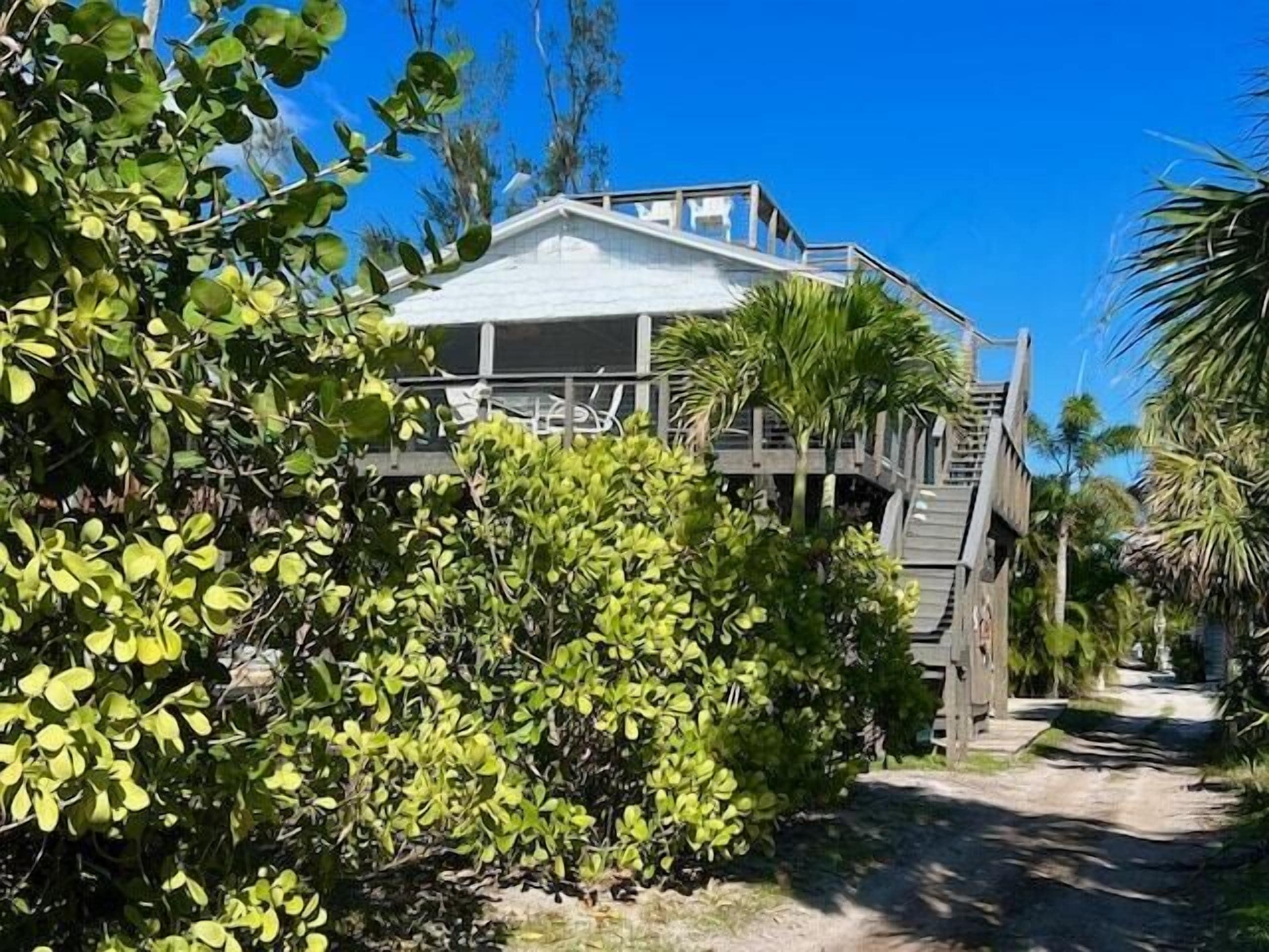 Pelican's Roost: Family-friendly, beach & bay view