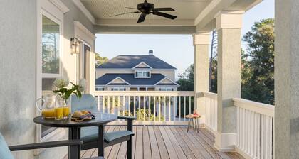 Sweetbay by AvantStay | 1 Min Walk to Beach + Pool