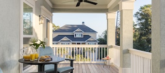 Sweetbay by AvantStay | 1 Min Walk to Beach + Pool