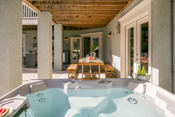 Outdoor spa tub
