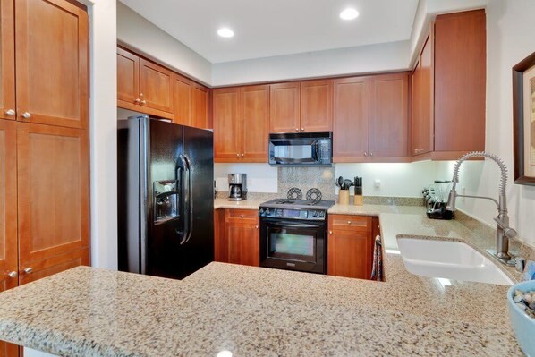 Coffee/tea maker, fridge, microwave, oven