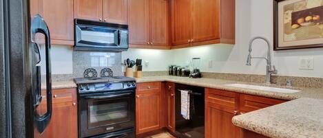 Coffee/tea maker, fridge, microwave, oven