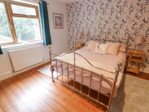 4 bedrooms, individually decorated, individually furnished, free WiFi