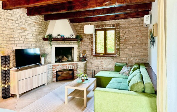 Fernseher, Kamin