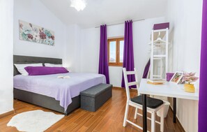4 bedrooms, travel cot, free WiFi, bed sheets