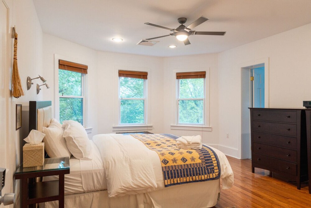 Estate w/ Tennis & Hiking in Bethel Bethel Vrbo